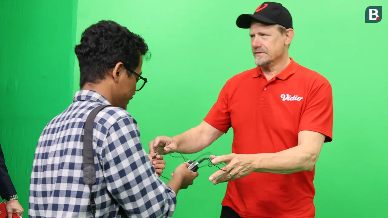 Foto: Di Balik Layar Wawancara Eklusif Awak Media Bola.com Bersama Legenda MU Peter Schmeichel