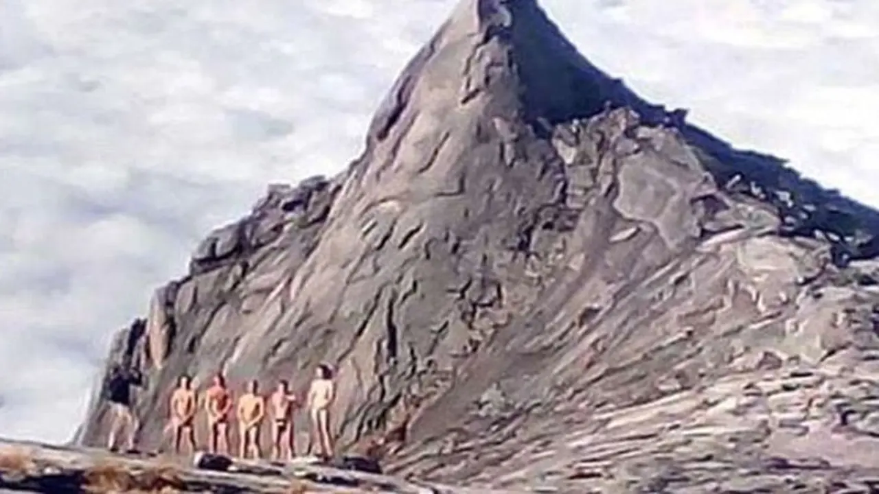 Turis Bugil Bikin Gempa di Gunung Kinabalu Malaysia