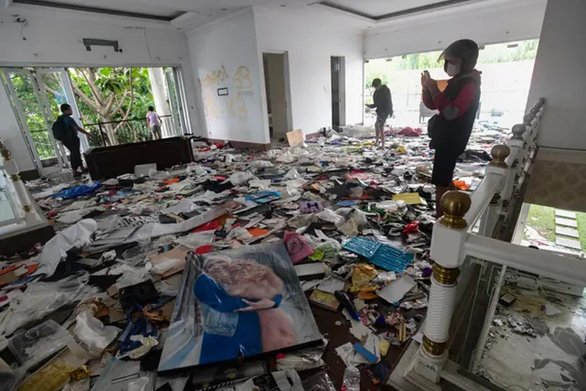 Kondisi rumah anggota DPR Uya Kuya usai tragedi penjarahan. (Liputan6.com/Arie Basuki)