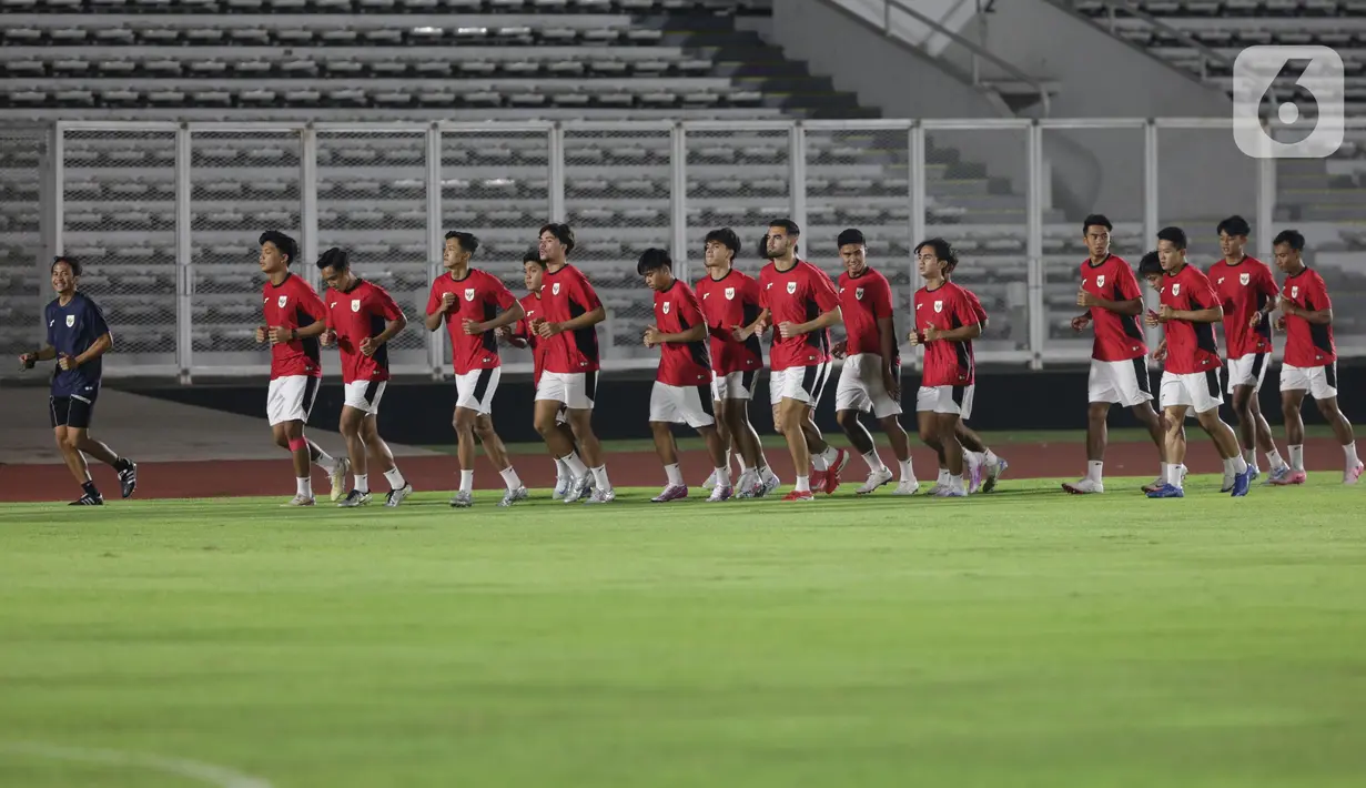Timnas Indonesia U-23 dan Thailand akan memperebutkan satu tiket lolos ke babak final Piala AFF U-23 2025. (Liputan6.com/Helmi Fithriansyah)