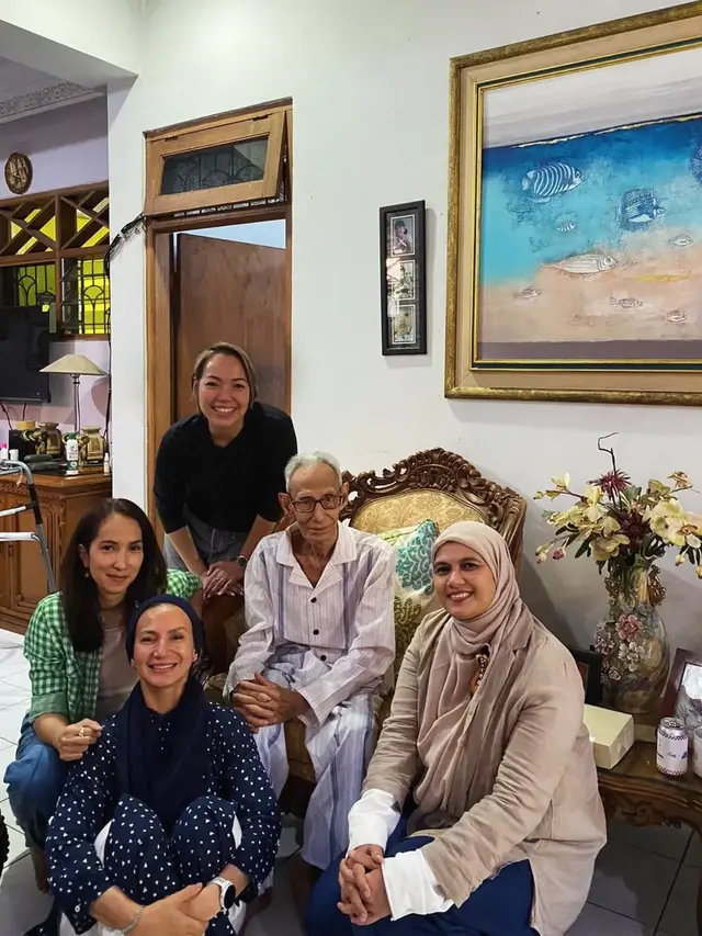 Ayah Wanda Hamidah Meninggal, Ini 6 Potret Kenangannya yang Menyentuh Hati