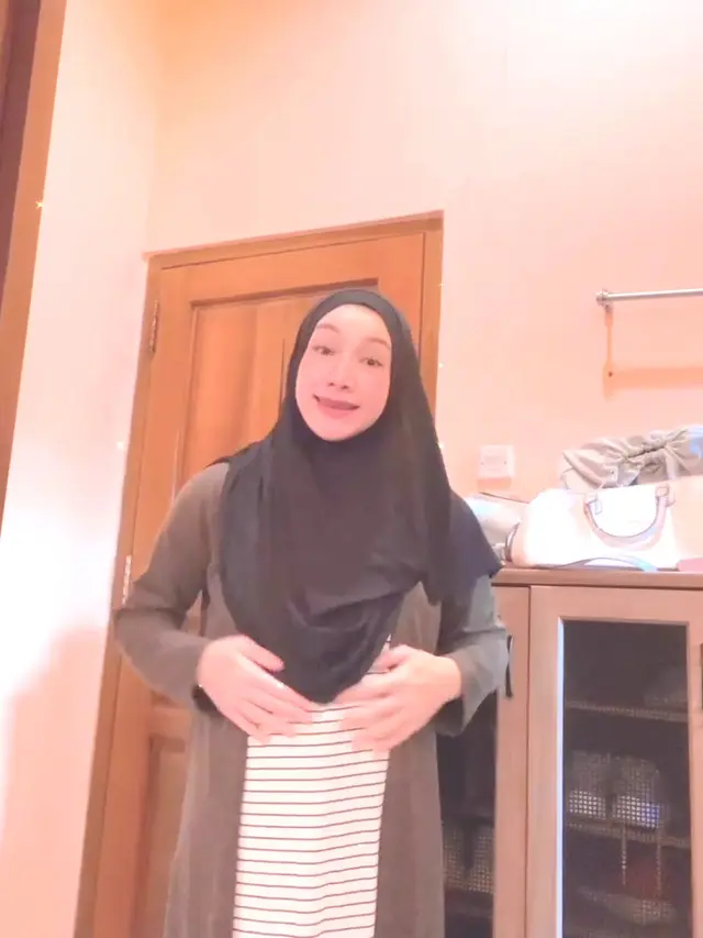 Indri Giana Istri Ustaz Riza