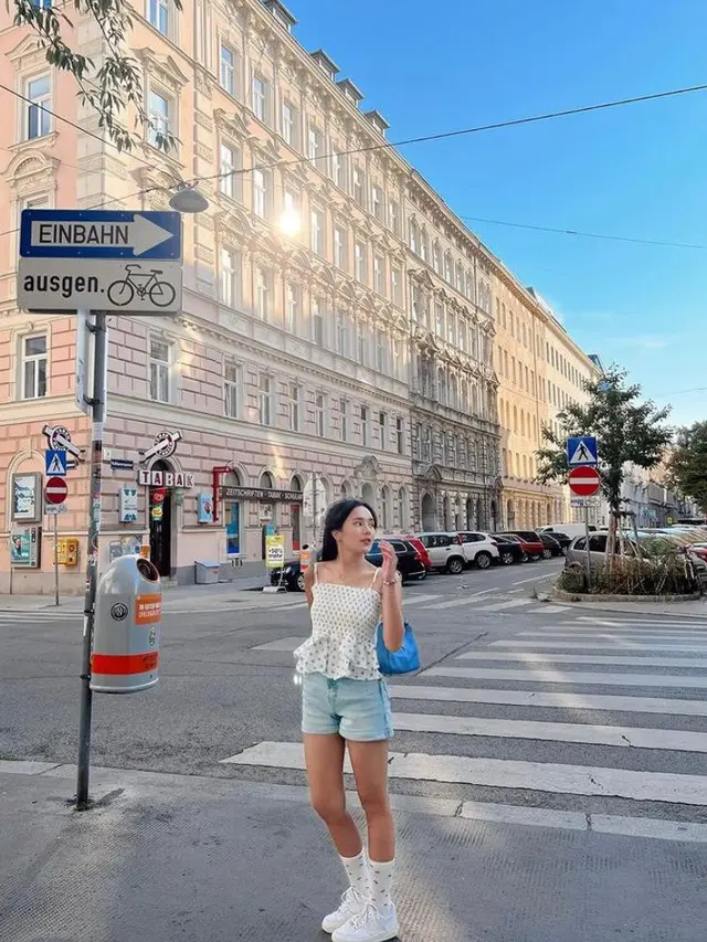 7 Gaya Seru Beby Tsabina Liburan di Vienna dengan Outfit Kekinian
