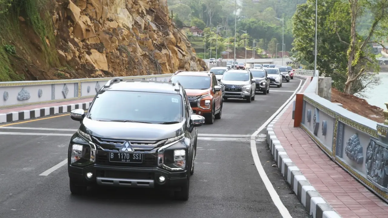 MMKSI mengajak jurnalis dari media otomotif nasional, termasuk Liputan6.com untuk mencoba ketangguhan dan kenyamanan Xpander Cross.