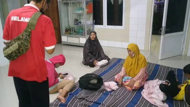 Pengungsi dalam insiden kebakaran di Kilang Pertamina Cilacap. (Foto: Liputan6.com/Tagana CLCP)