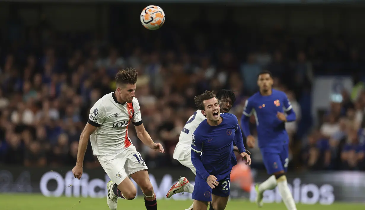 <p>Skuad asuhan Mauricio Pochettino itu mengoleksi empat poin dari tiga laga. (AP Photo/Ian Walton)</p>