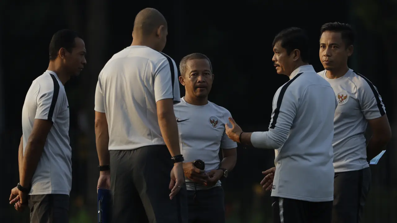 Pelatih Timnas Indonesia U-22, Indra Sjafri. (Bola.com/Vitalis Yogi Trisna)