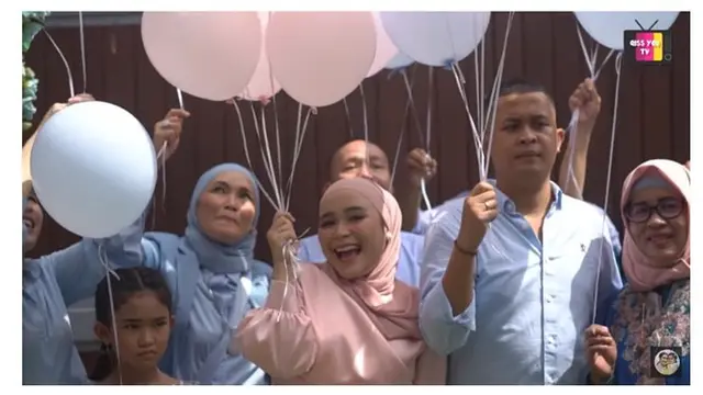 10 Momen Gender Reveal Kehamilan Syifa Adik Ayu Ting Ting, Meriah Banget