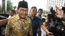 Ketua DKPP RI Jimly Asshiddiqie tiba untuk melakukan pertemuan dengan pimpinan KPK di Gedung KPK, Jakarta, Kamis (2/3). Kedatangan Jimly untuk beraudiensi terkait rencana diskusi pemberantasan korupsi ke depan. (Liputan6.com/Helmi Afandi)