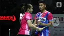 Pasangan ganda campuran Indonesia, Praveen Jordan/Melati Daeva Oktavianti bertanding melawan wakil India, Ishaan Bhatnagar/Tanisha Crasto pada babak 32 besar Indonesia Masters 2022 di Istora Senayan, Jakarta, Rabu (8/6/2022). Praveen Jordan/Melati Daeva Oktavianti lolos ke 16 besar Indonesia Masters 2022. (Liputan6.com/Helmi Fithriansyah)