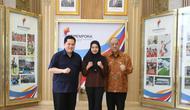 Menteri Pemuda dan Olahraga (Menpora) RI, Erick Thohir, menerima atlet kickboxing nasional, Viona Amalia Adinda Putri, di kantor Kemenpora, Jakarta, Jumat (13/3/2026).