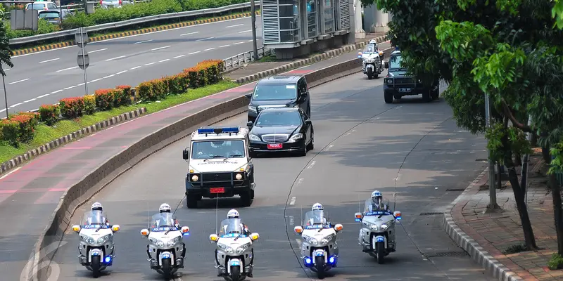 Iring-Iringan Mobil Raja Salman Menuju Gedung DPR