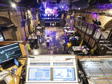 Pemandangan acara vaksinasi covid-19 di klub malam Heaven di pusat kota London, Minggu (8/8/2021). Klub malam terkenal Heaven menjadi klub malam pertama di Inggris yang diubah sebagai pop-up pusat vaksinasi Ketika pihak berwenang mencoba menarik kaum muda untuk divaksin. (Dominic Lipinski/PA via AP