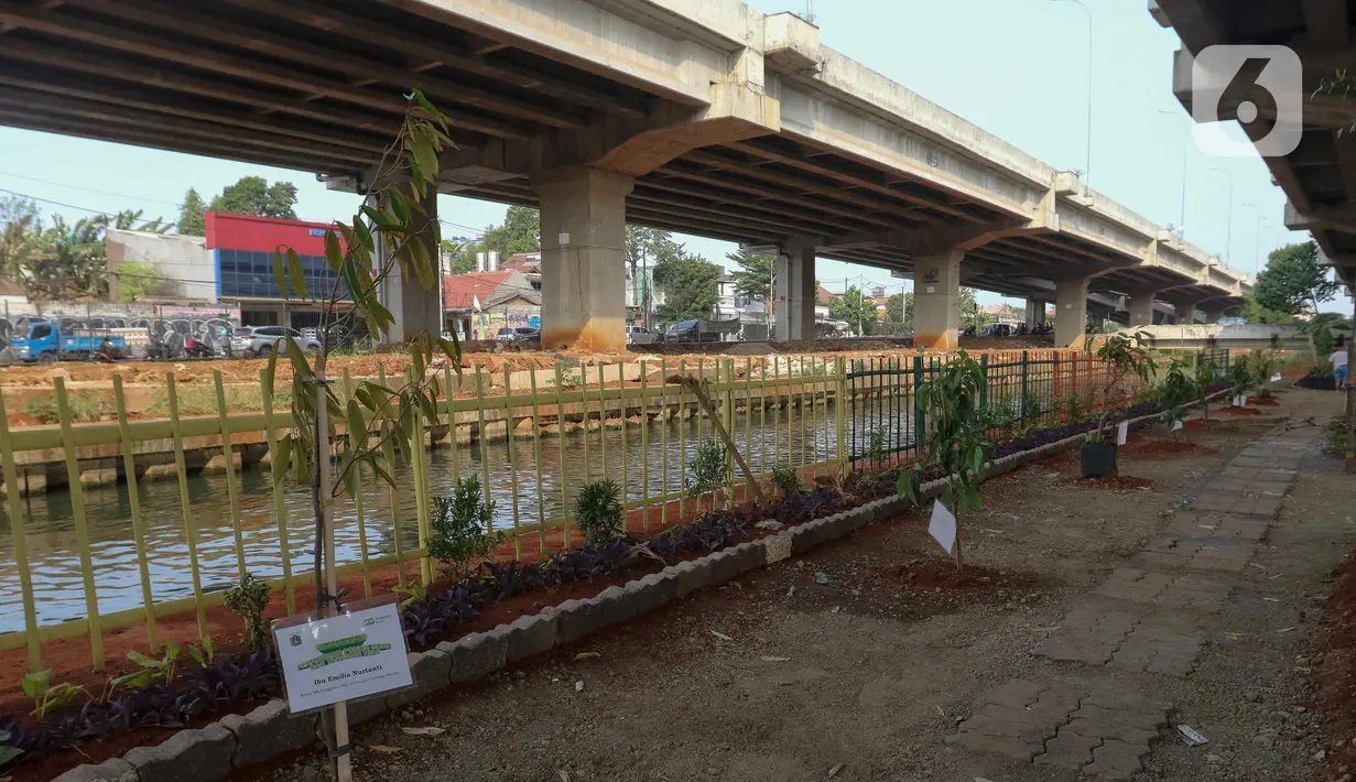 Suasana di sekitar Taman Interaksi, kolong Tol Becakayu, kawasan Cipinang Melayu, Jakarta, Selasa (31/10/2023). (Liputan6.com/Herman Zakharia)