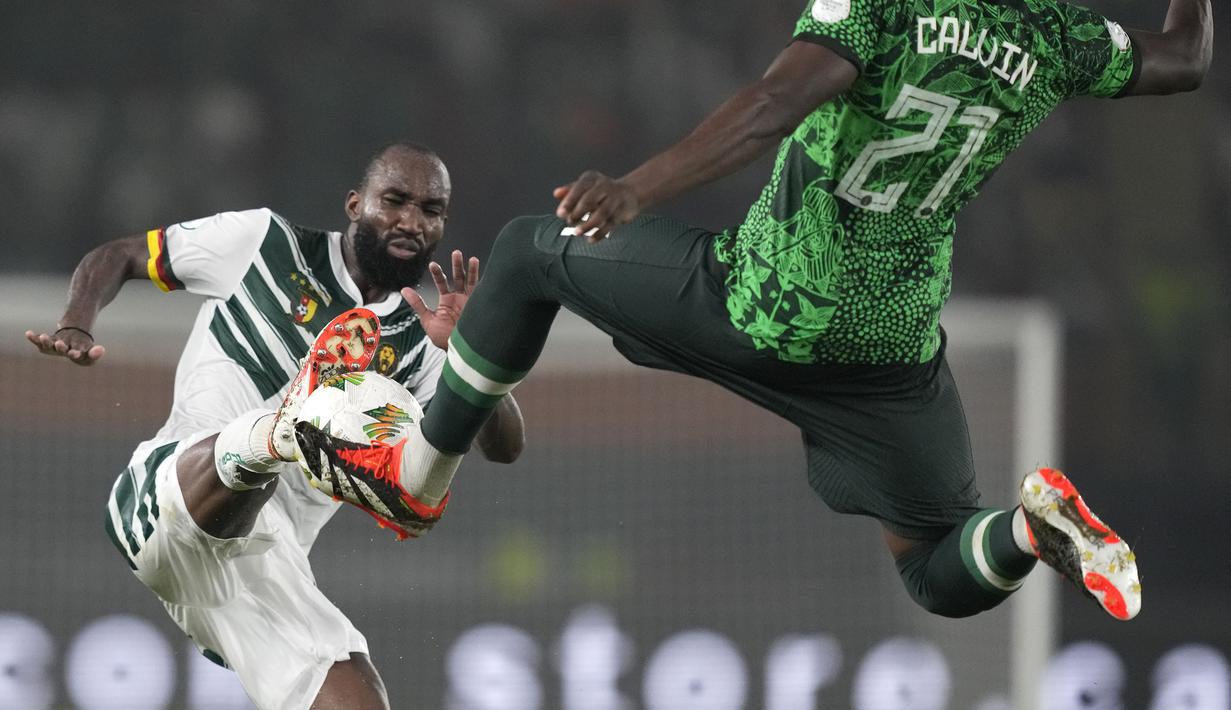 Kamerun sebenarnya mampu mengimbangi permainan Nigeria, bahkan lebih unggul dalam penguasaan bola. Namun, Mereka kecolongan oleh dua gol Ademola Lookman di babak pertama dan kedua. (AP Photo/Sunday Alamba)