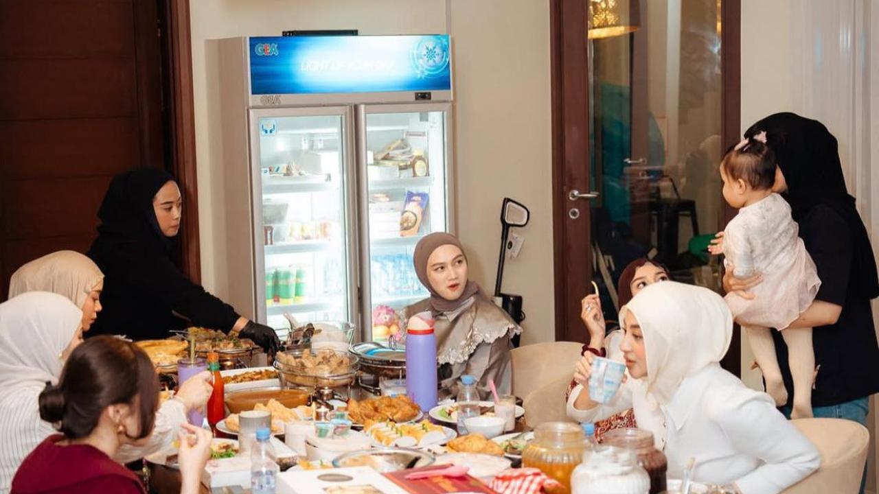7 Potret Kebersamaan Geng Artis Mamayu Saat Bukber, Tunjukkan Keakraban dan Keseruan