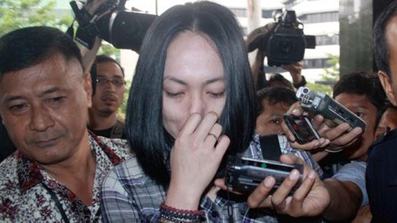 Para wanita ini menangis ingat anak usai berurusan dengan KPK