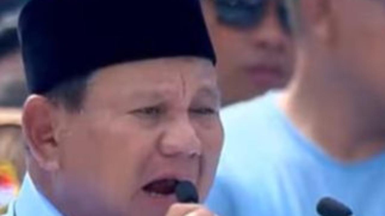 Pidato Prabowo Terjeda saat Relawan Banyak Pingsan, Langsung Colek Ajudan 'Kasih Air