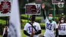 Aktivis yang tergabung dalam Serikat Buruh Migran Indonesia (SBMI) melakukan aksi damai di Kawasan Monas, Jakarta Pusat, Minggu (13/3/2022). Mereka meminta agar pekerja perempuan diberikan hak yang sama seperti pekerja laki-laki dan tidak ada lagi tindakan diskriminasi. (Liputan6.com/Johan Tallo)