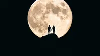 Selain single, bulan purnama juga memiliki arti tersendiri bagi Anda yang sedang menjalin cinta, penasaran?