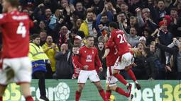 Pemain Nottingham Forest merayakan gol ke gawang Manchester City pada laga pekan ke-24 Premier League di City ground pada Sabtu (18/2/2023). Tuan rumah mampu menahan imbang City 1-1. (AP Photo/Rui Vieira)