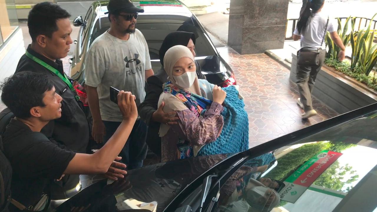 Dapat Jagoan, Zaskia Gotik dan Sirajuddin Sambut Kelahiran Bayi Laki-Laki Pertama - Begini Cerita Soal Putranya