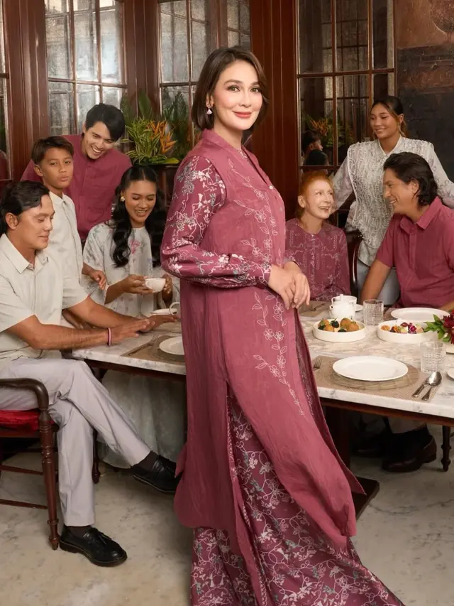 Luna Maya Tampil dengan busana Ramadan 2026. [@geulis.id]