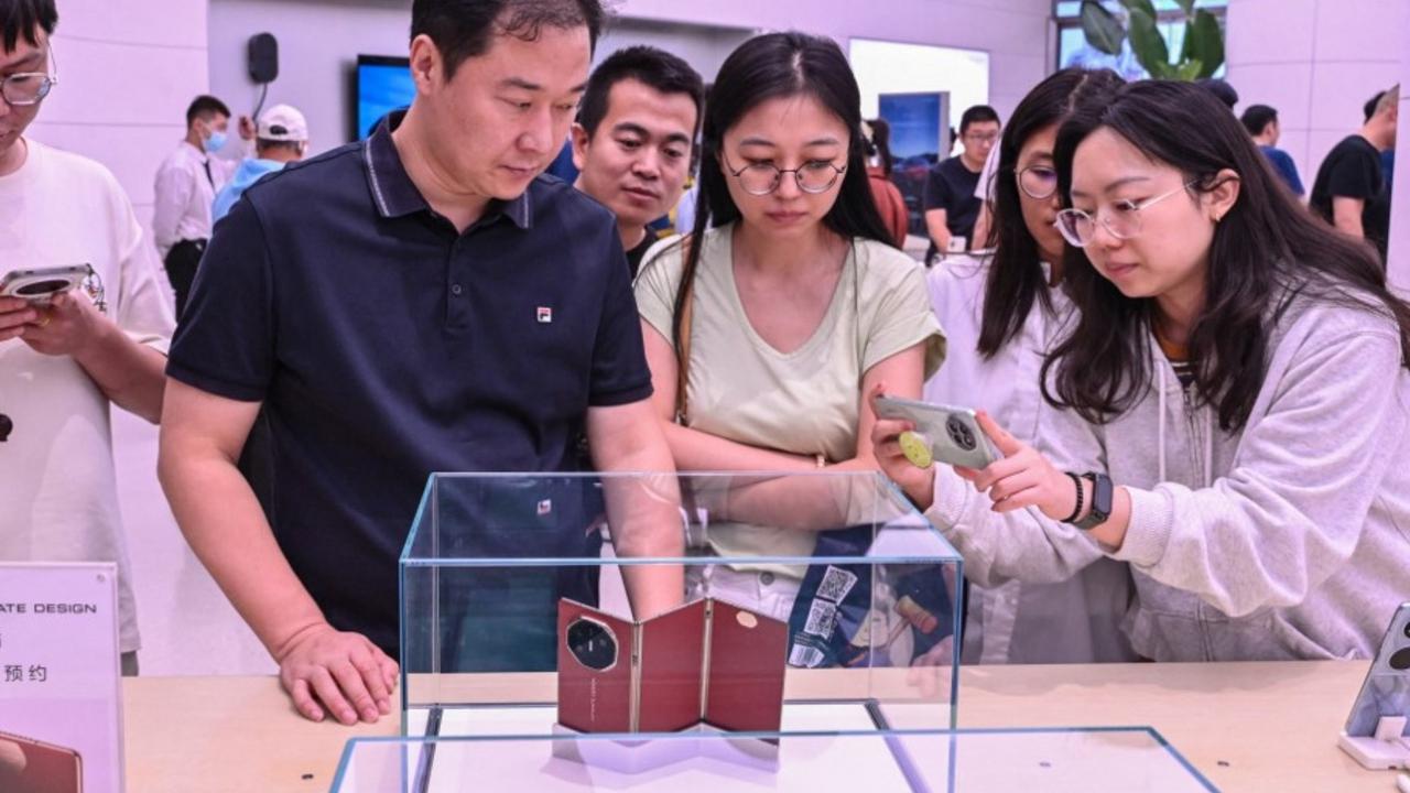 Huawei Mate XT, HP 3 Layar Lipat Bakal Dirilis Global, Indonesia Kebagian?