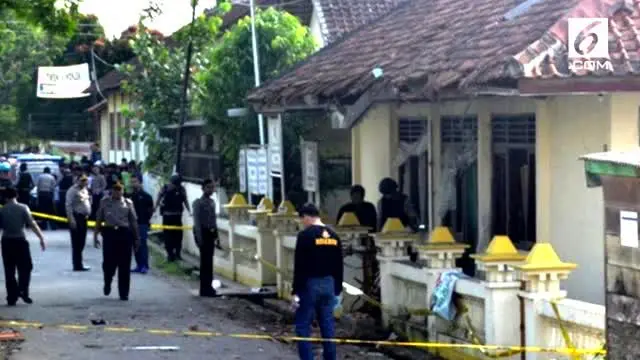 Polisi menemukan sebuah surat berisi ungkapan kekecewaan di lokasi ledakan terjadi di Kantor Urusan Agama (KUA) Kecamatan Sidareja, Kabupaten Cilacap