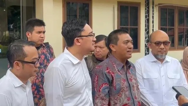 Eks penyidik KPK Yudi Purnomo (kedua dari kanan) dan Novel Baswedan (kanan) (Istimewa)
