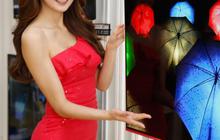 Seksinya model Korea saat peluncuran LG OLED 