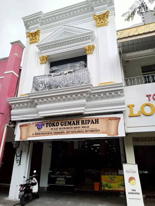 9. Toko Oleh-Oleh Gemah Ripah