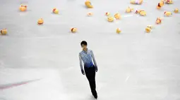 Yuzuru mulai bermain skating secara kompetitif sebagai pemula pada tahun 2004. Ia menjadi skater termuda yang meraih gelar di Kejuaraan Junior Jepang saat berusia 13 tahun. Pada tahun 2009, ia juga pernah meraih medali emas di Kejuaraan Figure Skating Junior di Jepang. (AFP/Marco Bertorello)