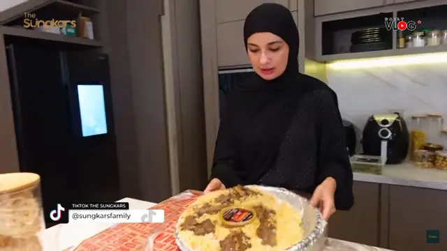 Shireen Sungkar Buka Bersama Geng Mewah