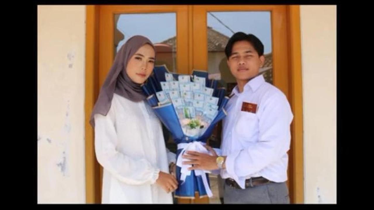 Pakai Baju Putih