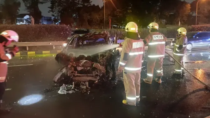 Kronologi Kecelakaan Maut Mercy Terbakar di Tol Jagorawi