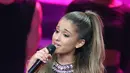 Ariana Grande mendapat penghargaan ‘Pendatang Baru Terbaik’ di ajang Bambi Awards di Potsdamer Platz, Berlin, Jerman, 13 November 2014. Gaya rambut ‘monoton’ tidak membuat kharisma penyanyi imut ini luntur. (Bintang/EPA)