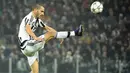 3. Leonardo Bonucci, penampilannya yang memukau pada Piala Eropa membuat Jose Mourinho tertarik memboyongnya ke MU. Namun menurut, Daily Star, tidak mudah mendapatkan bek Italia itu karena harus bersaing dengan Chelsea. (AFP/Olivier Morin)