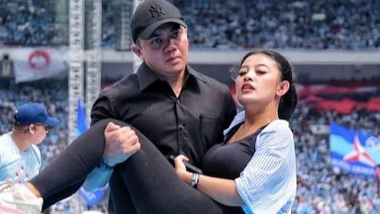 Lucunya, dalam keterangan unggahan Syarif justru mengomentari sosok wanita yang digendong oleh Mayor Teddy.
