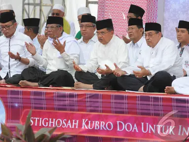 Jusuf Kalla ikut Istighosah Kubro di Parkir Timur Senayan tanpa Jokowi (Liputan6.com/Herman Zakharia)