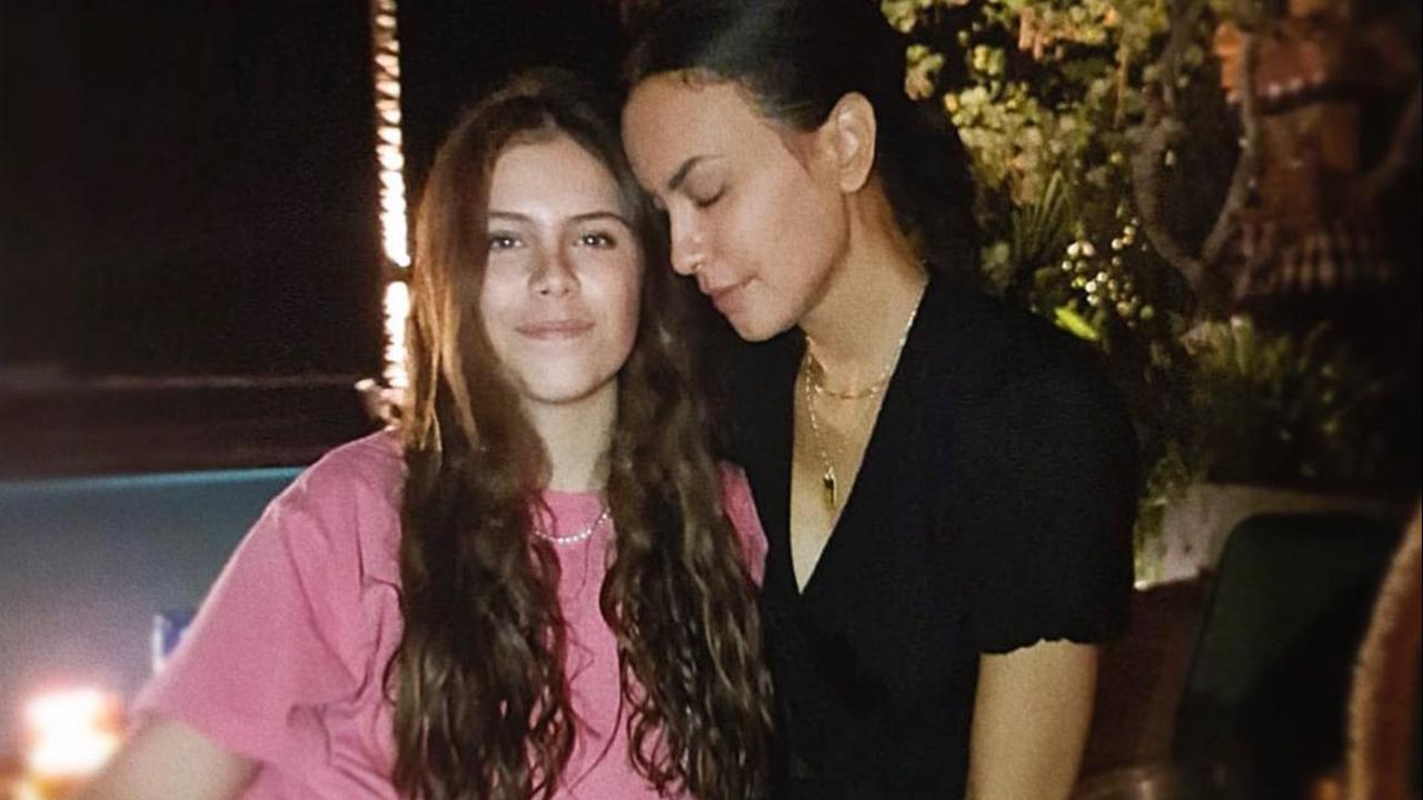 Potret Manuella Aziza ramai disebut begitu mirip dengan sang ibunda, Sophia Latjuba.<br>