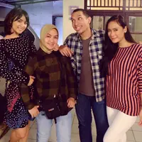 Citra Kirana dan pemain sinetron Orang-Orang Kampung Duku. (Instagram/riostokhorst)