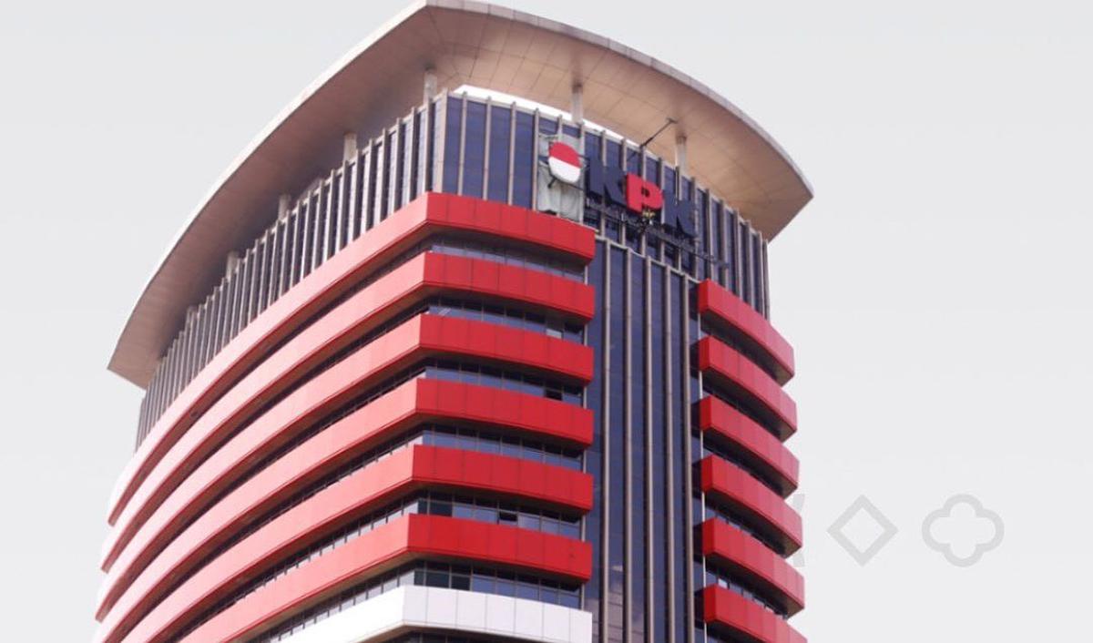 Dalam kasus ini, KPK sudah menjerat dua tersangka baru, yakni aparatur sipil negara (ASN).&nbsp;