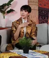 Lewat pilihan styling yang kreatif dan kebiasaan merawat kain dengan benar, Sahabat Fimela bisa memaksimalkan koleksi batik tanpa harus terus membeli yang baru. (Foto/Dok: KapanLagi.com)