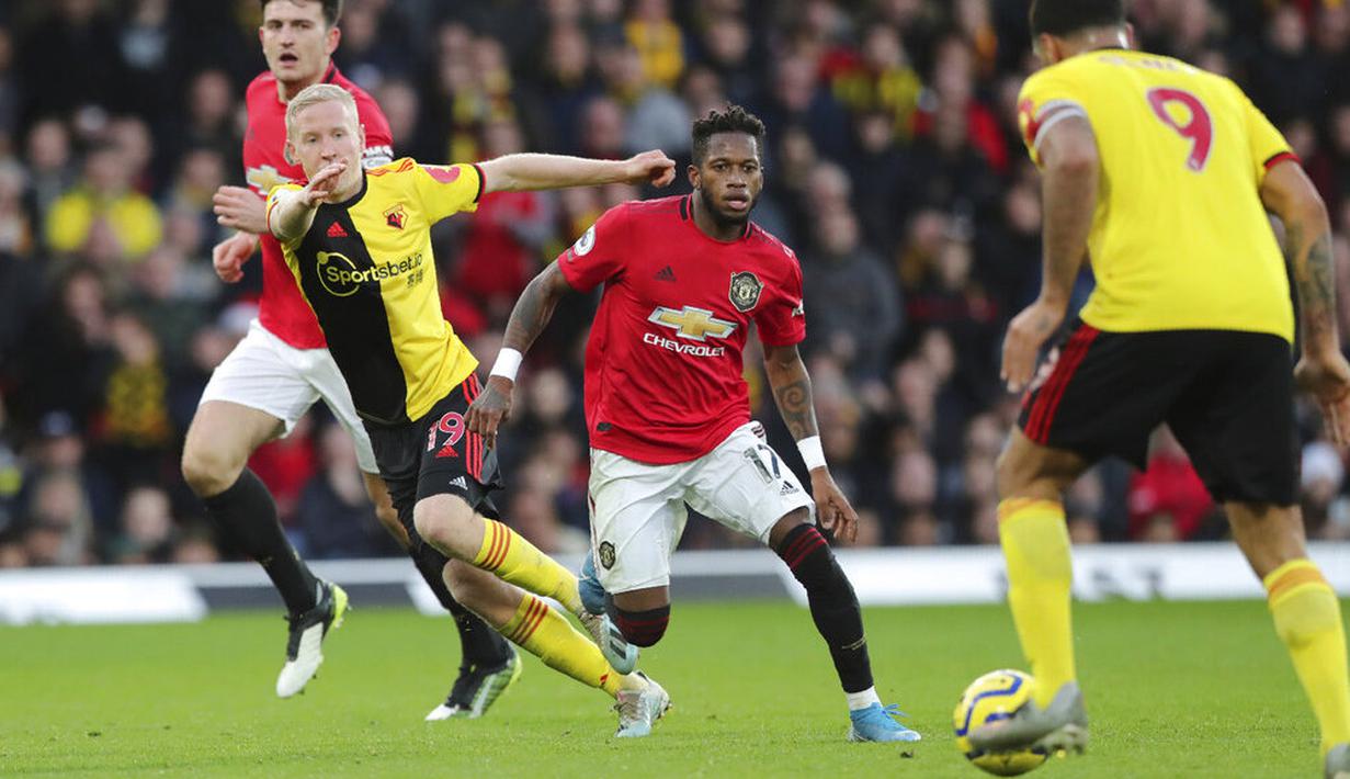 Gelandang Manchester United, Fred, saat melawan Watford pada laga Premier League 2019 di Stadion Vicarage Road, Minggu (22/12). Watford menang 2-0 atas Manchester United. (AP/Petros Karadjias)