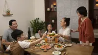 Merry Christmas! Tradisi Makan Bersama Ternyata Berdampak Besar bagi Kesehatan Mental
