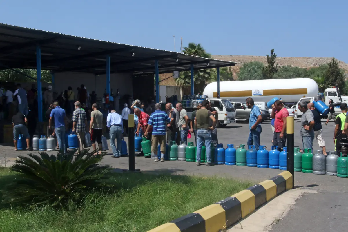 FOTO: Antrean warga Lebanon untuk Beli Tabung Gas