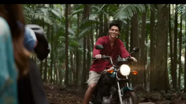 Maxime Bouttier di film Hollywood berjudul Ticket to Paradise (Foto: Youtube Universal Pictures)