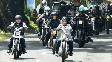 Presiden Joko Widodo atau Jokowi mengendarai motor Chopper saat blusukan di Sukabumi, Jawa Barat, Minggu (8/4). Blusukan ini dalam rangka melakukan agenda kerja di Sukabumi. (Liputan6.com/Pool/Biro Pers Setpres)