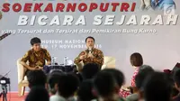 Wakil Ketua MPR dari Fraksi PDIP Ahmad Basarah (kanan) dan Kurator Surat Bersejarah Bonnie Triyana Aryono (kiri), menjadi pembicara dalam acara diskusi "Bicara Sejarah" di Jakarta, Sabtu (17/11). (Liputan6.com/Johan Tallo)